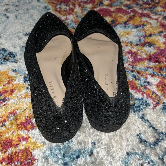 - Like New  Kelly & Katie Black Glitter Pointed Toe Flats - Picture 2 of 3